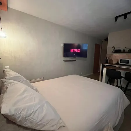 Cosy, Piscine, Parking, 5min Plage, شقة *